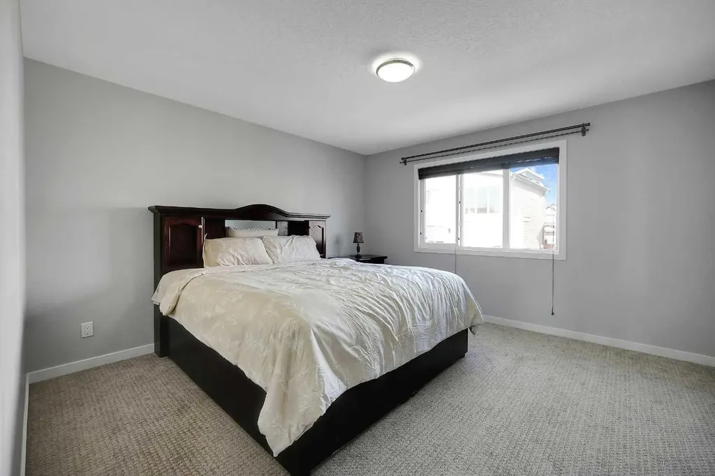 216 Carringvue Manor NW Calgary AB T3P 0W3
