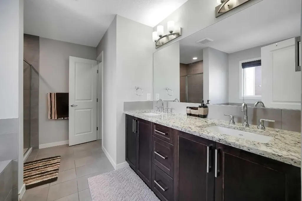 216 Carringvue Manor NW Calgary AB T3P 0W3