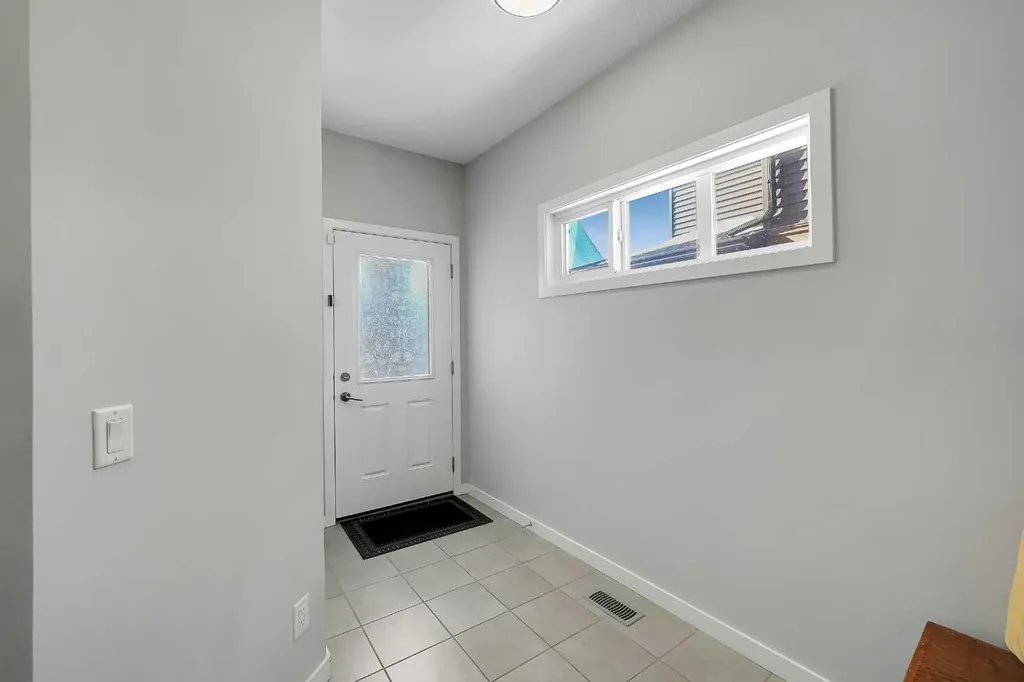 216 Carringvue Manor NW Calgary AB T3P 0W3