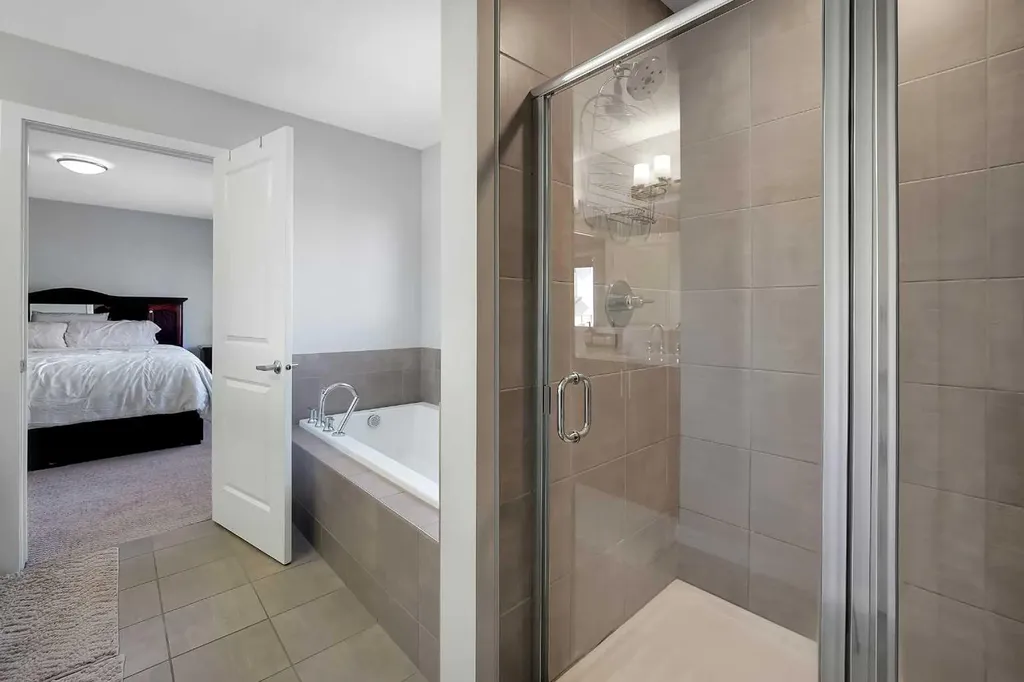 216 Carringvue Manor NW Calgary AB T3P 0W3