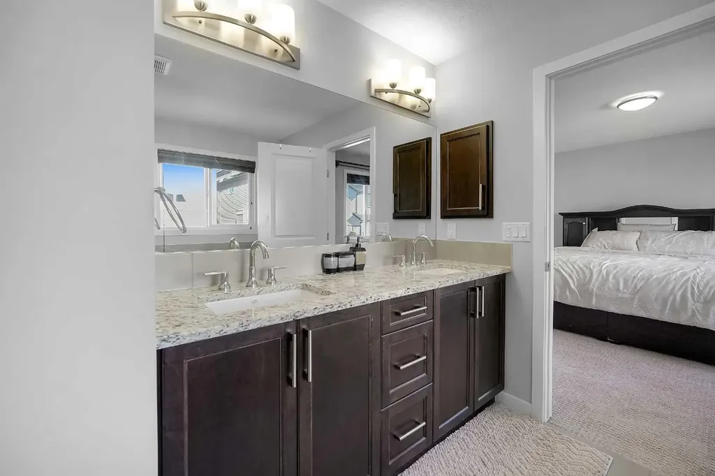216 Carringvue Manor NW Calgary AB T3P 0W3