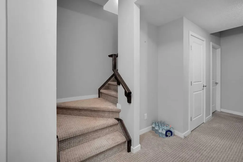 216 Carringvue Manor NW Calgary AB T3P 0W3