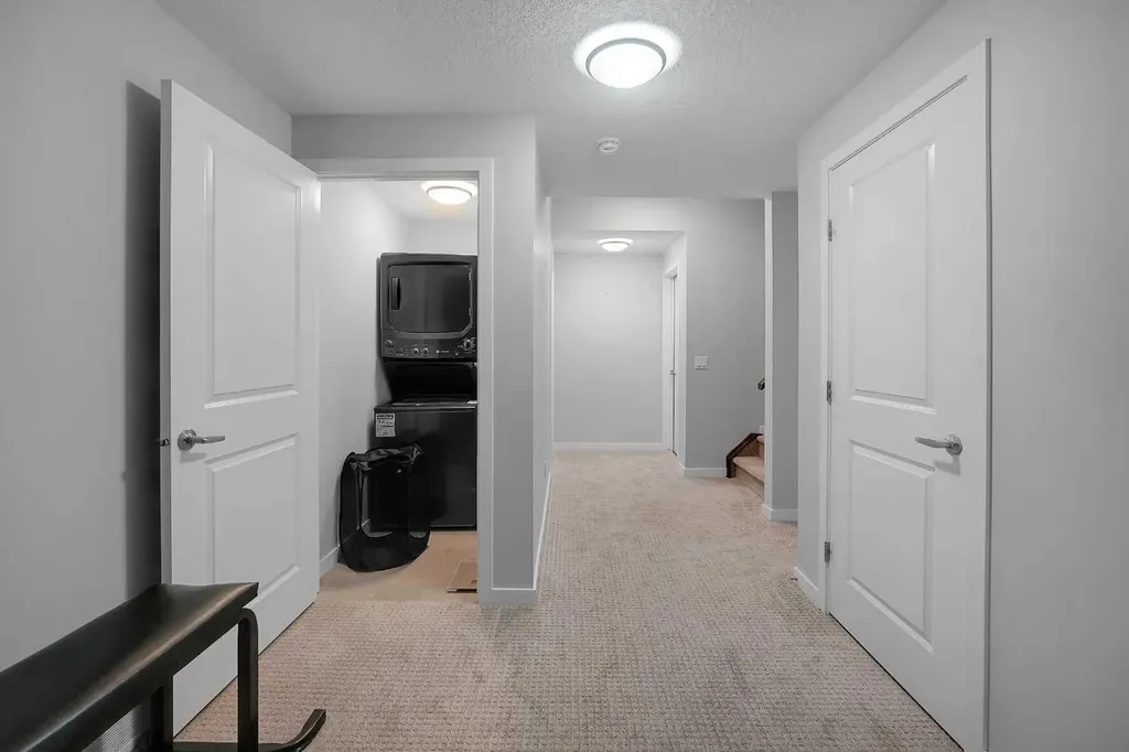 216 Carringvue Manor NW Calgary AB T3P 0W3