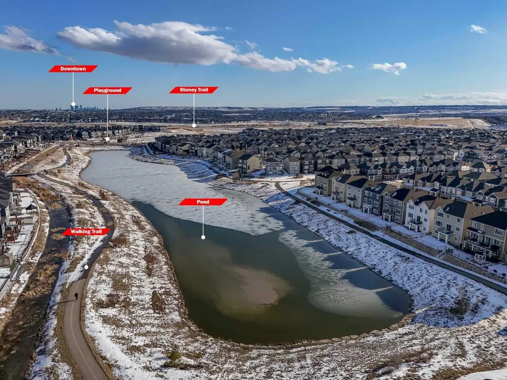 216 Carringvue Manor NW Calgary AB T3P 0W3