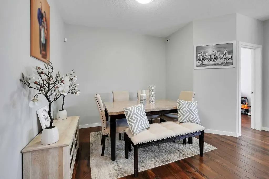 216 Carringvue Manor NW Calgary AB T3P 0W3