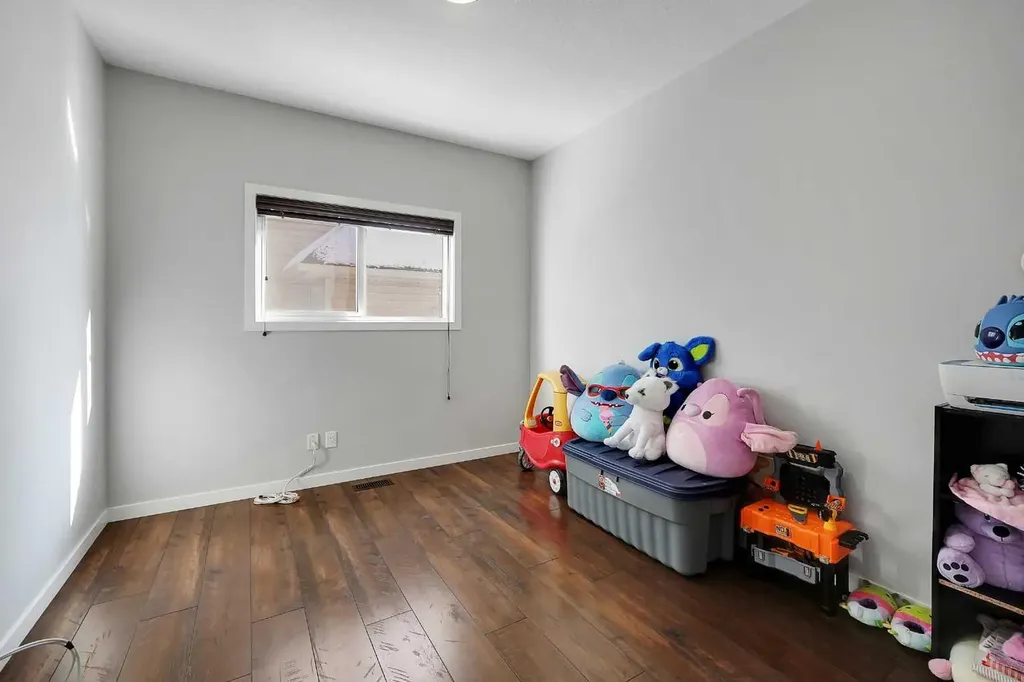 216 Carringvue Manor NW Calgary AB T3P 0W3