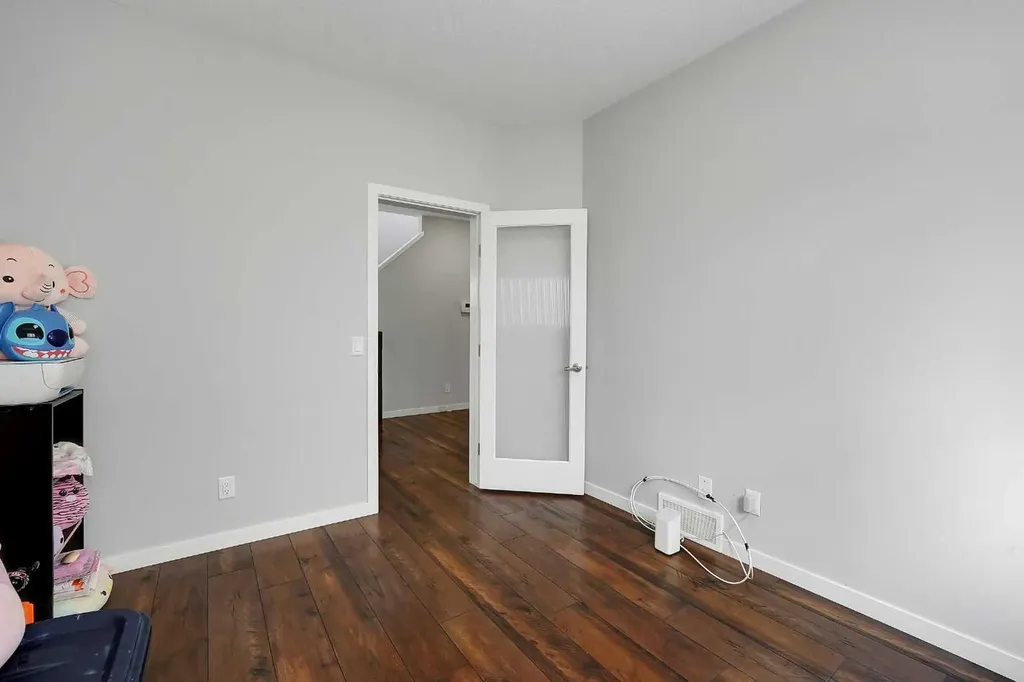 216 Carringvue Manor NW Calgary AB T3P 0W3