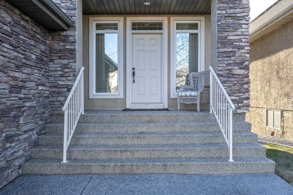 106 Cranleigh Terrace SE Calgary AB T3M 0G5