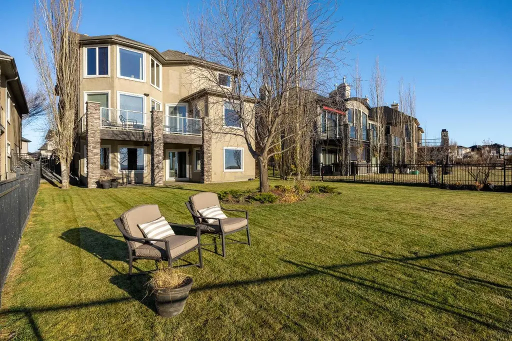 106 Cranleigh Terrace SE Calgary AB T3M 0G5