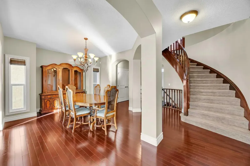 106 Cranleigh Terrace SE Calgary AB T3M 0G5