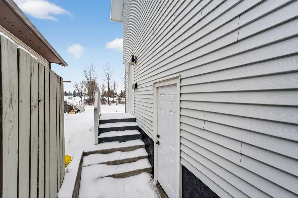 5625 Templehill Road NE Calgary AB T1Y 4C1