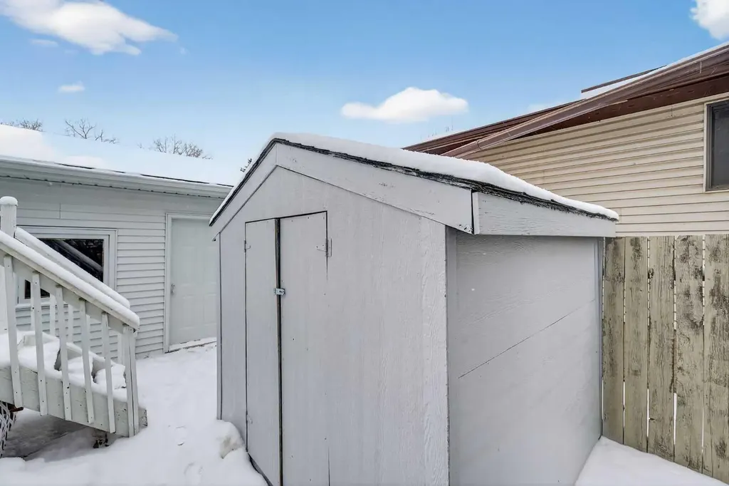 5625 Templehill Road NE Calgary AB T1Y 4C1