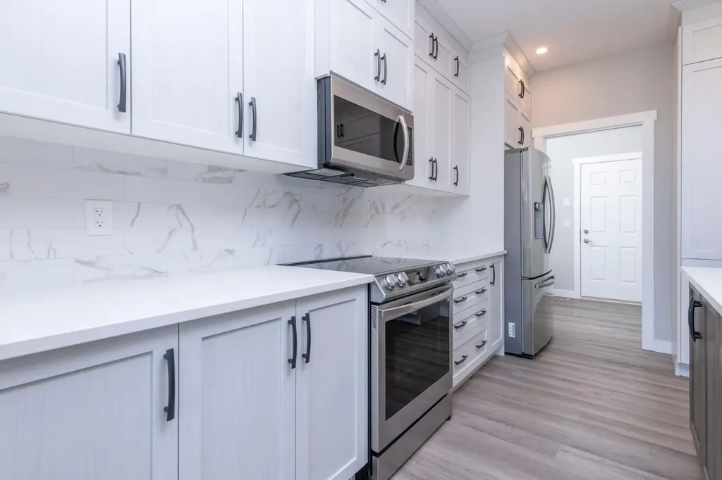 24 Willow Street Cochrane AB T4C 2V3