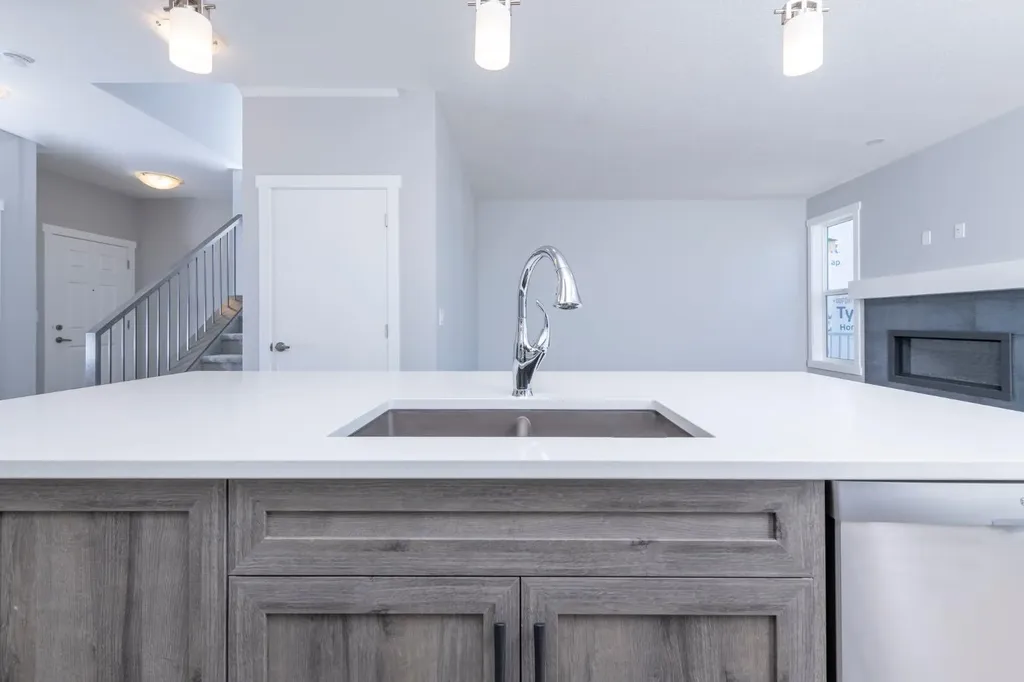 24 Willow Street Cochrane AB T4C 2V3
