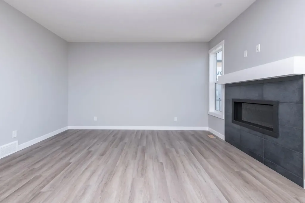 24 Willow Street Cochrane AB T4C 2V3