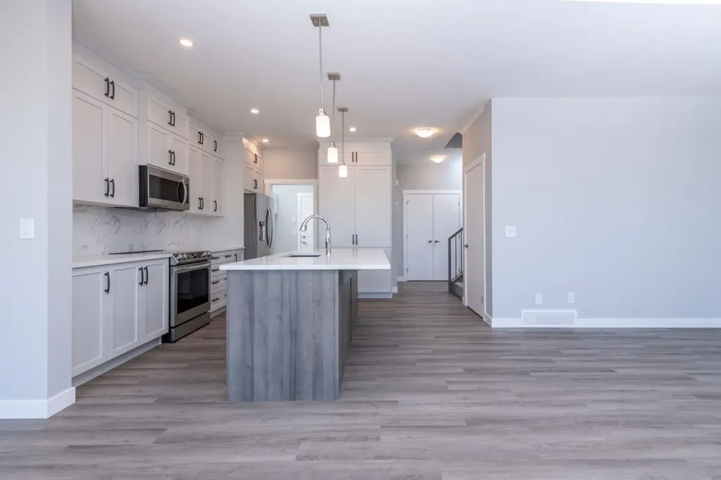 24 Willow Street Cochrane AB T4C 2V3