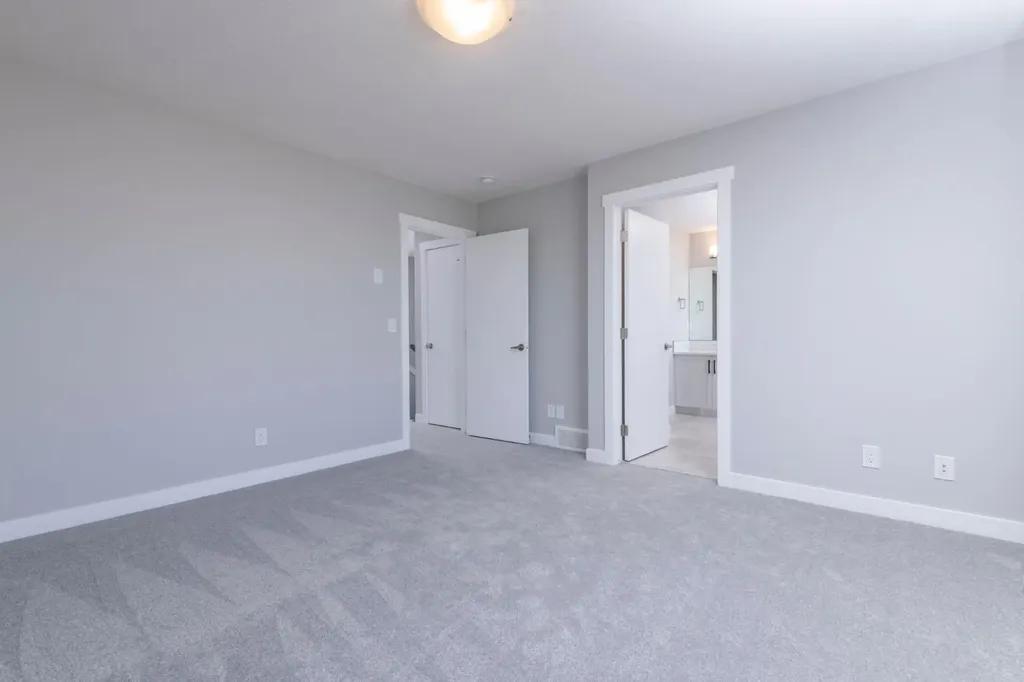 24 Willow Street Cochrane AB T4C 2V3