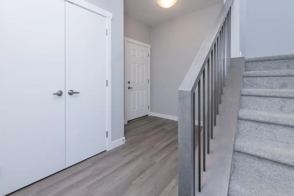 24 Willow Street Cochrane AB T4C 2V3