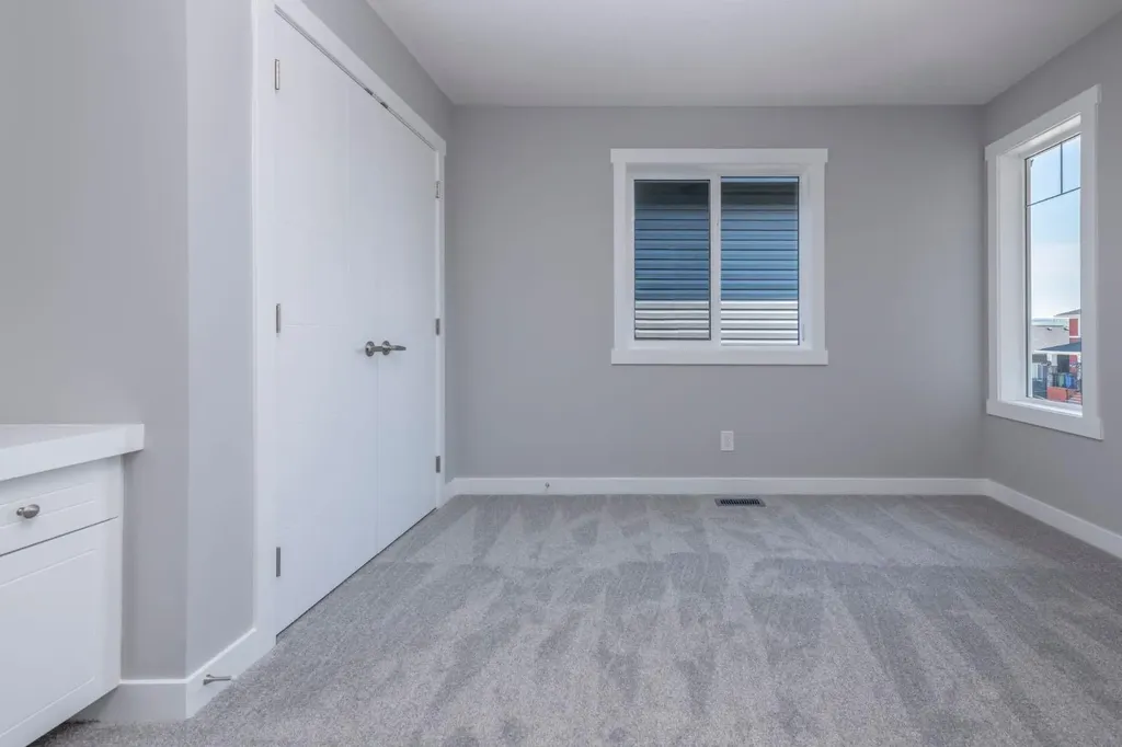24 Willow Street Cochrane AB T4C 2V3