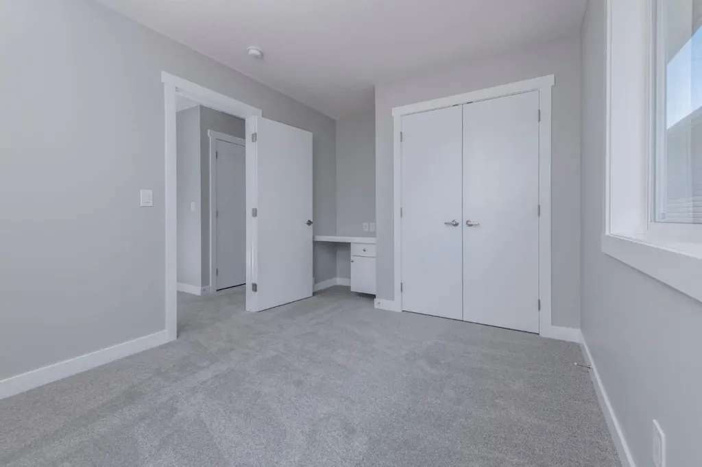 24 Willow Street Cochrane AB T4C 2V3