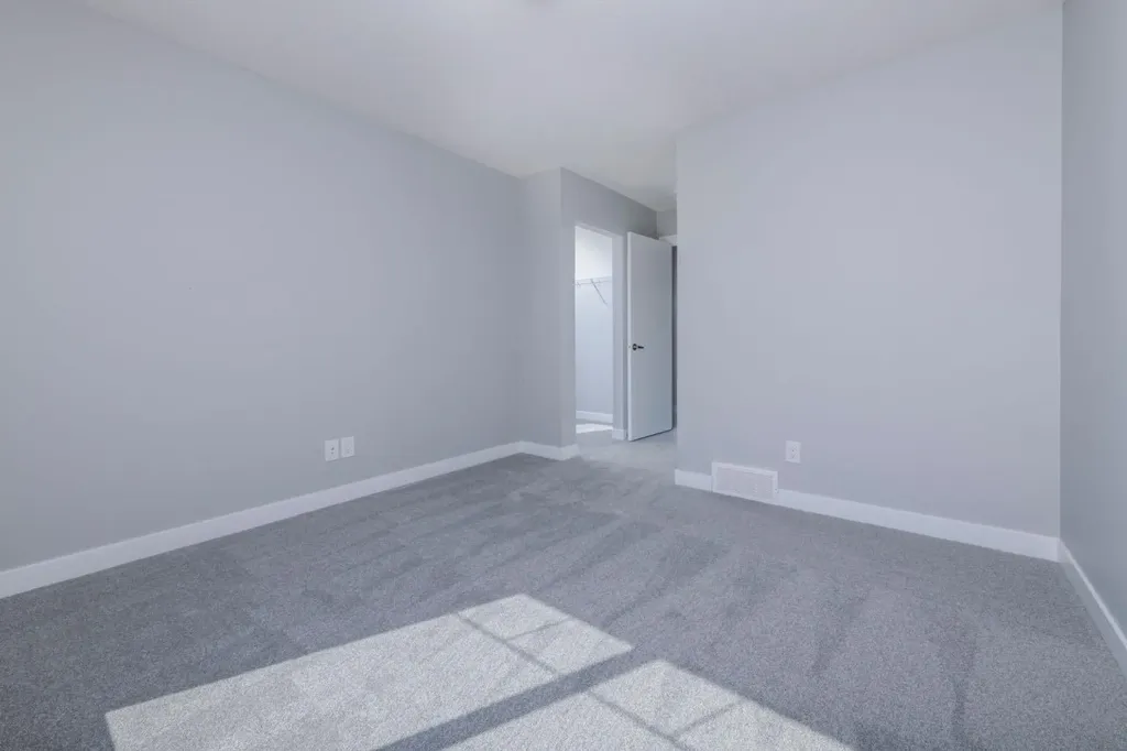 24 Willow Street Cochrane AB T4C 2V3
