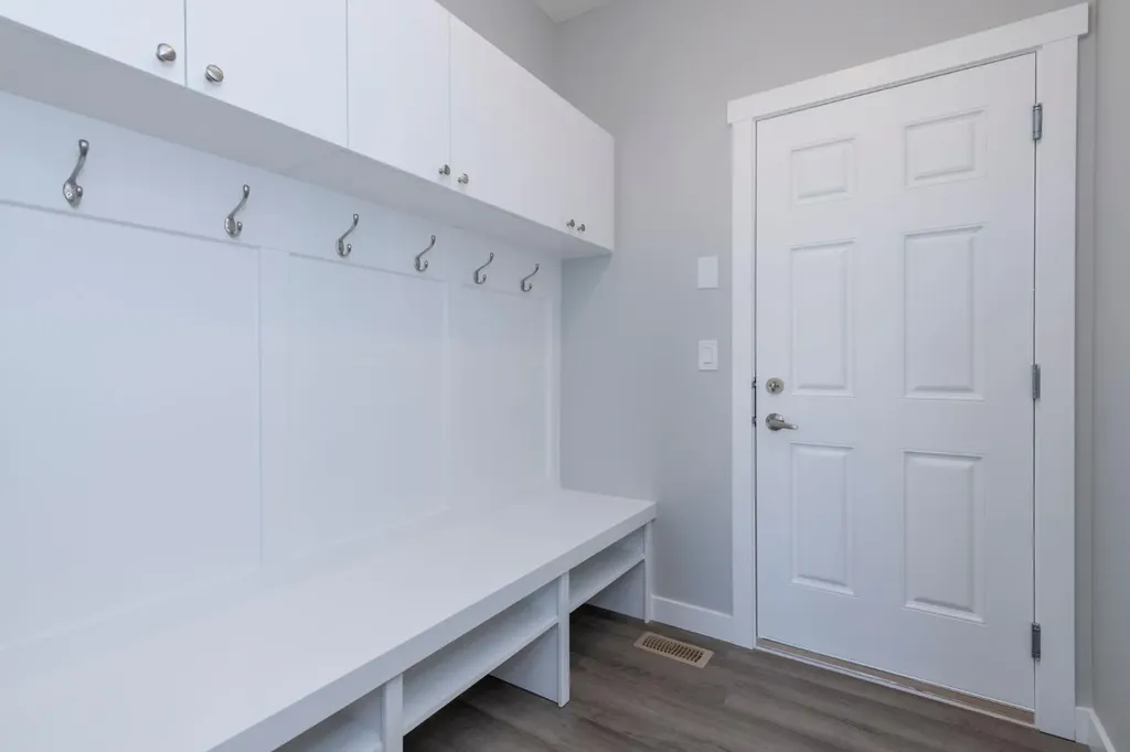 24 Willow Street Cochrane AB T4C 2V3