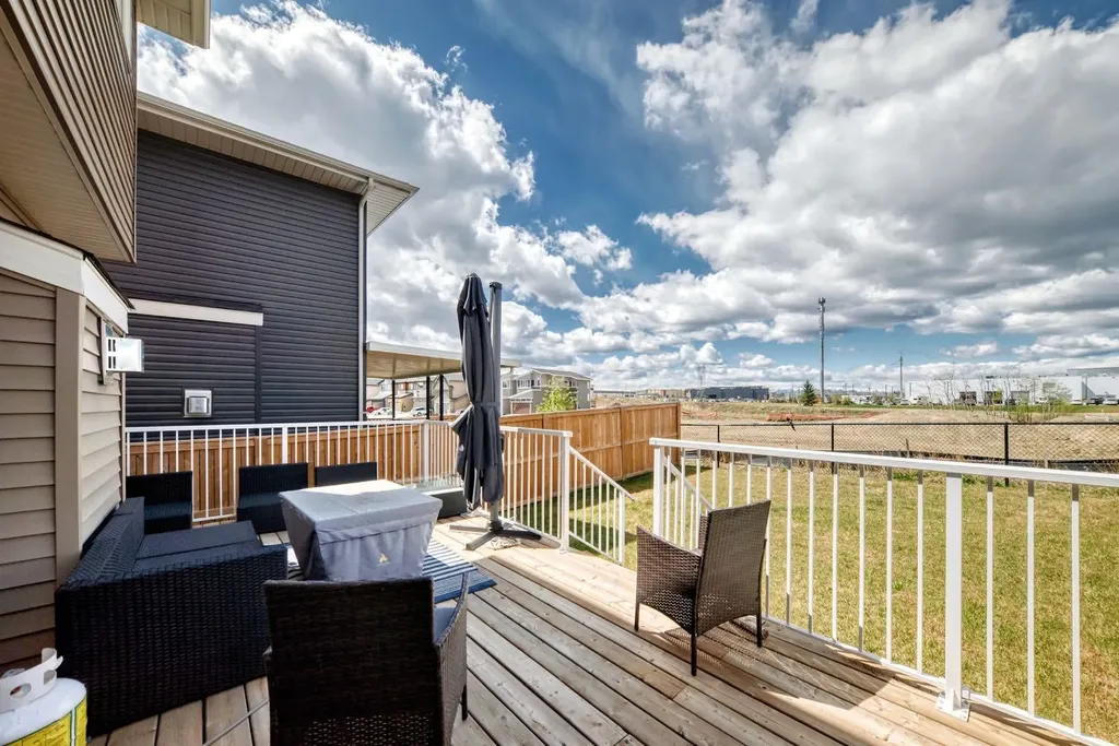 24 Willow Street Cochrane AB T4C 2V3