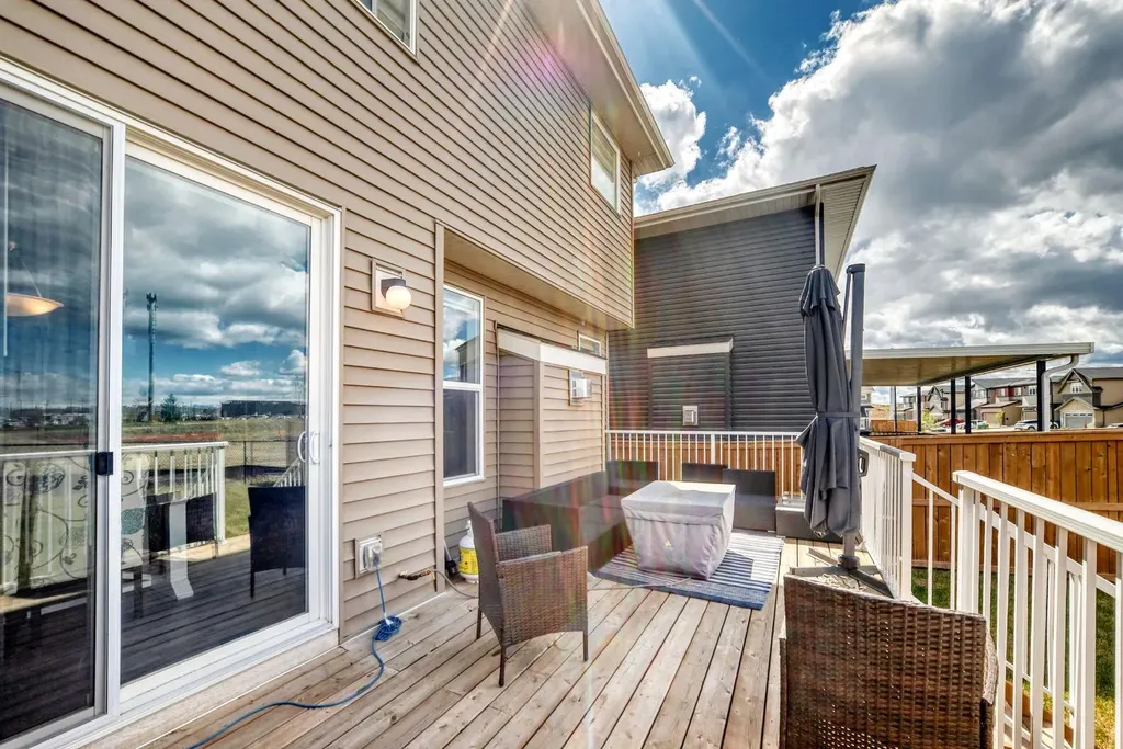 24 Willow Street Cochrane AB T4C 2V3