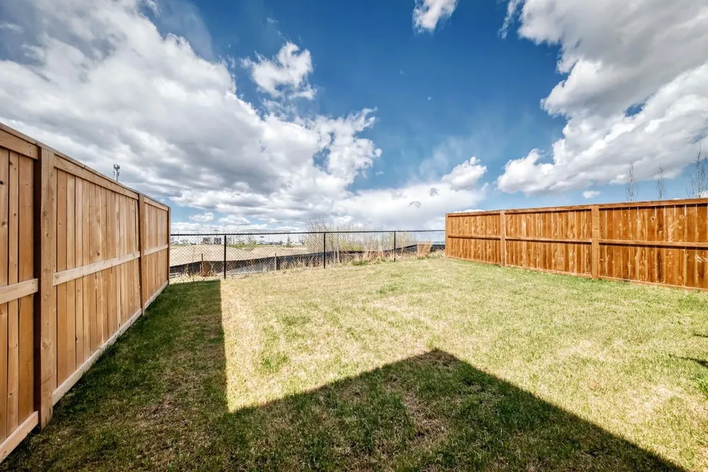 24 Willow Street Cochrane AB T4C 2V3