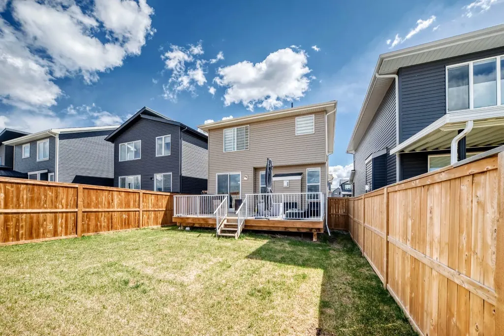 24 Willow Street Cochrane AB T4C 2V3