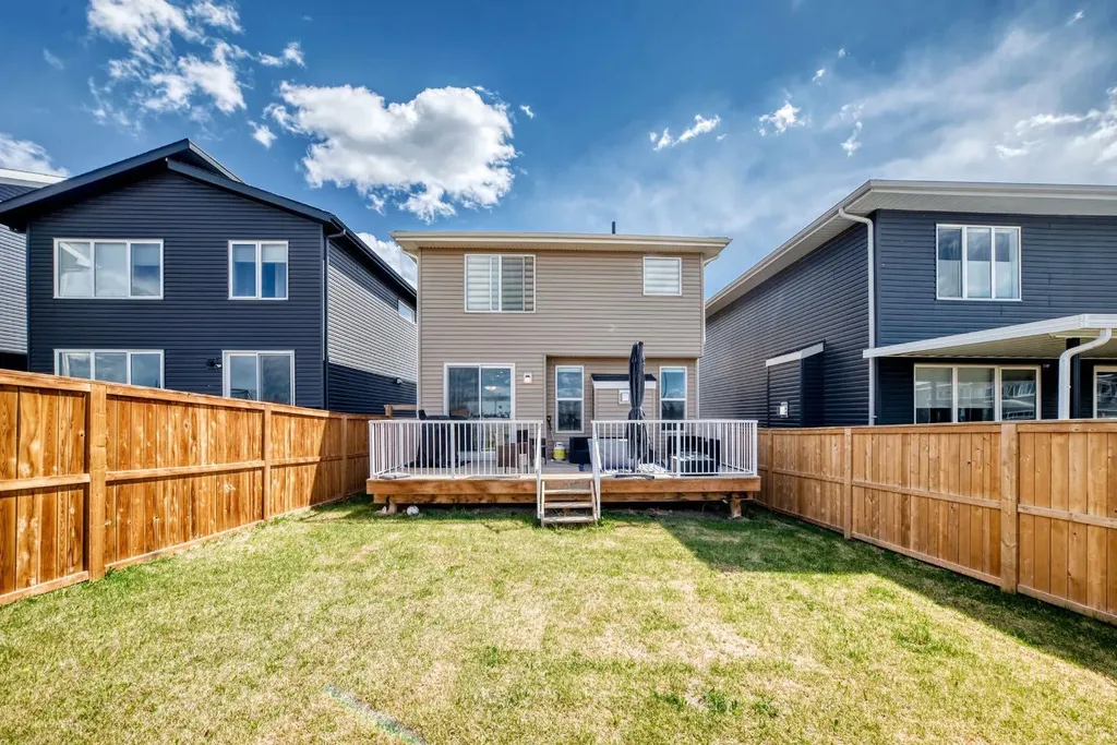 24 Willow Street Cochrane AB T4C 2V3