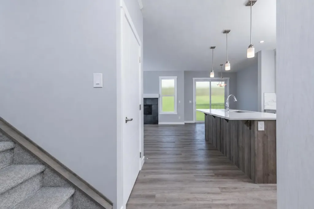 24 Willow Street Cochrane AB T4C 2V3
