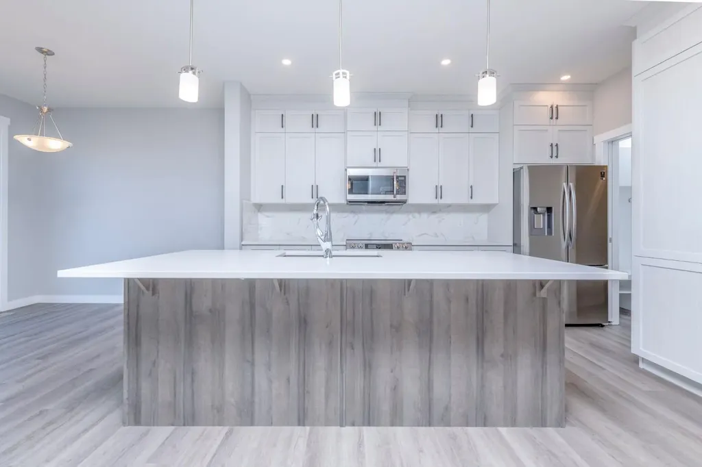 24 Willow Street Cochrane AB T4C 2V3