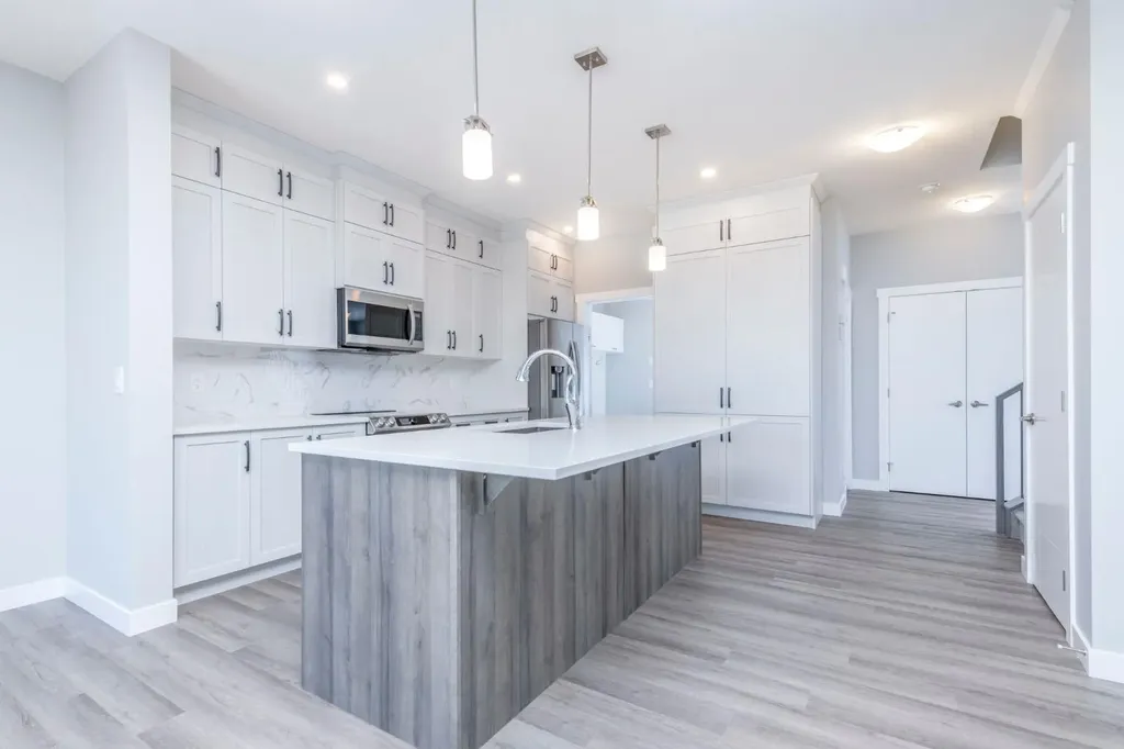 24 Willow Street Cochrane AB T4C 2V3