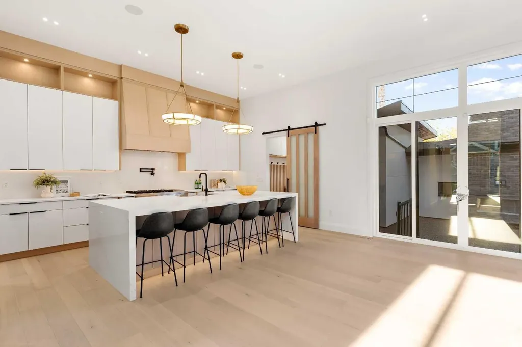 1328 7a Street NW Calgary AB T2M 3J6