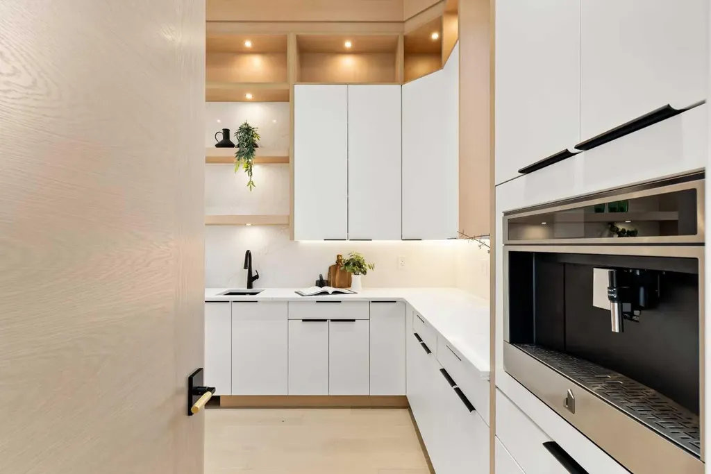 1328 7a Street NW Calgary AB T2M 3J6