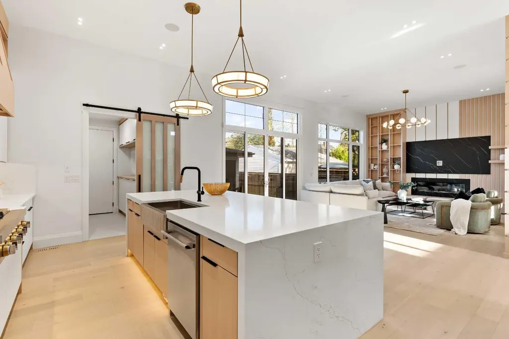 1328 7a Street NW Calgary AB T2M 3J6