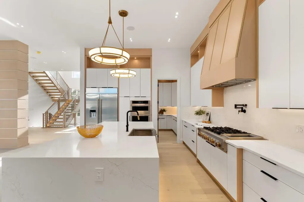 1328 7a Street NW Calgary AB T2M 3J6