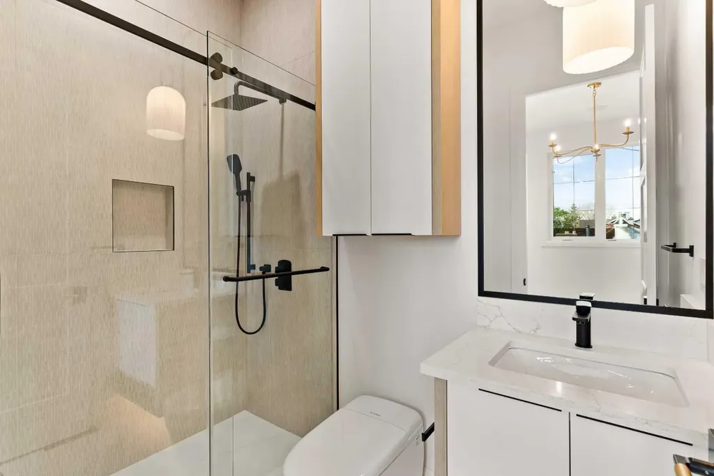 1328 7a Street NW Calgary AB T2M 3J6