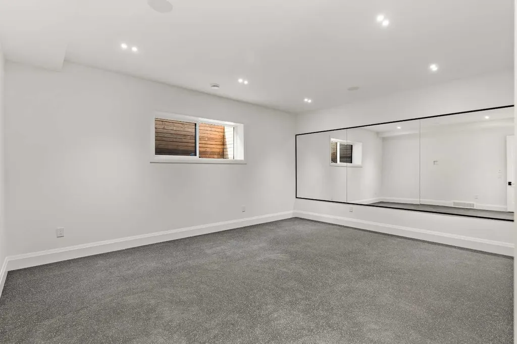 1328 7a Street NW Calgary AB T2M 3J6