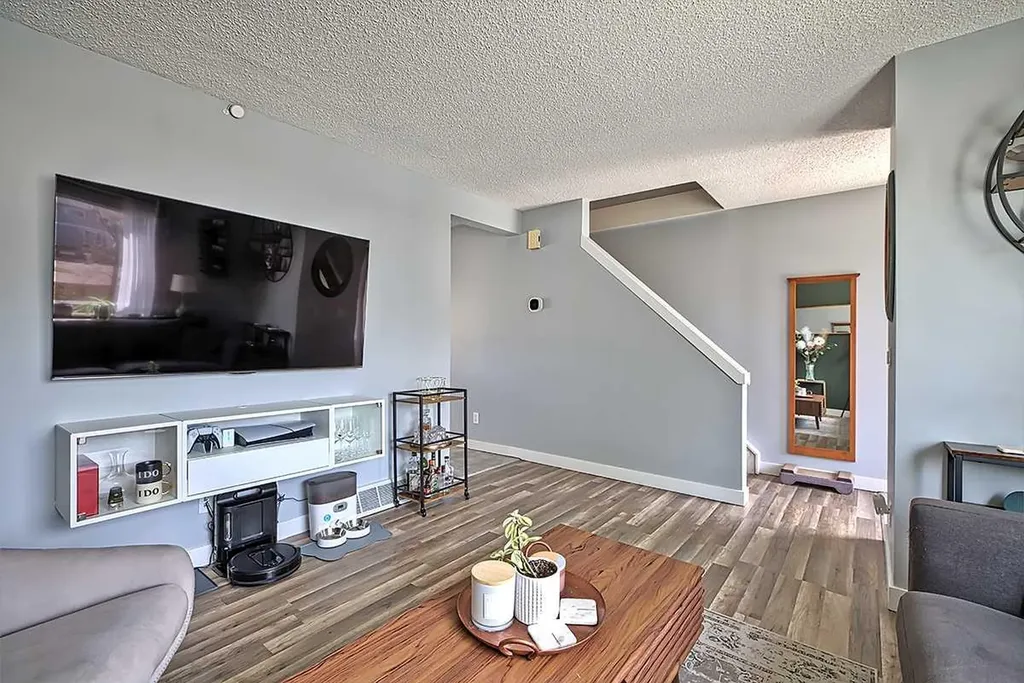 72 Deerpoint Road SE Calgary AB T2J 6M9