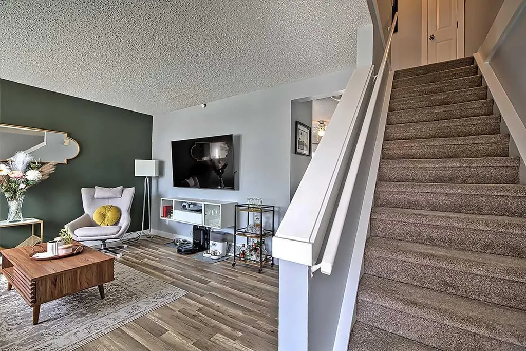72 Deerpoint Road SE Calgary AB T2J 6M9