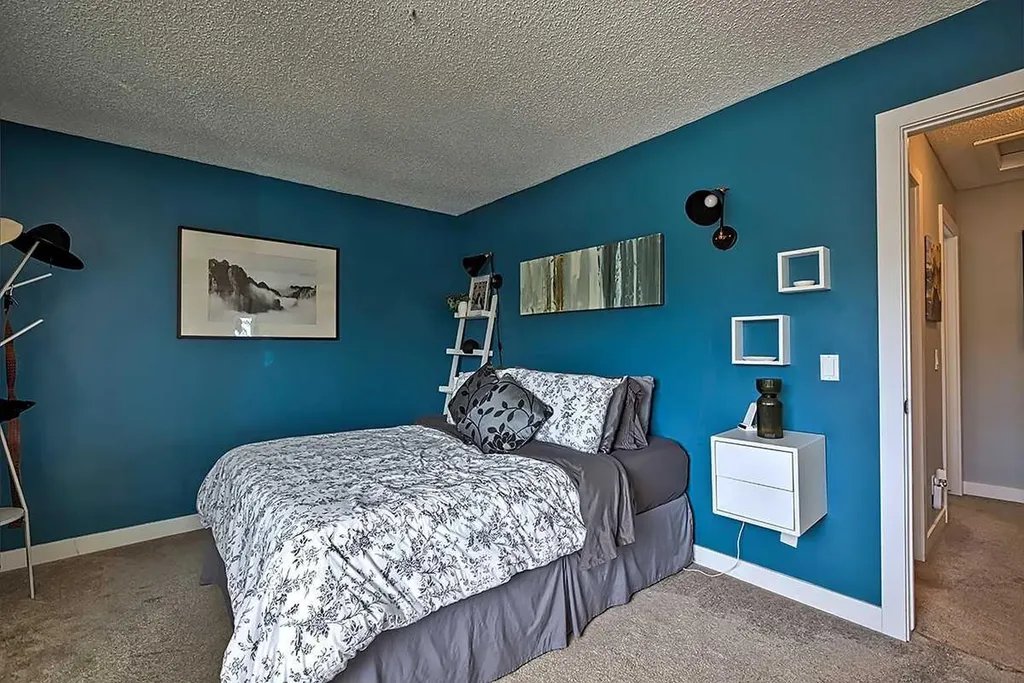 72 Deerpoint Road SE Calgary AB T2J 6M9