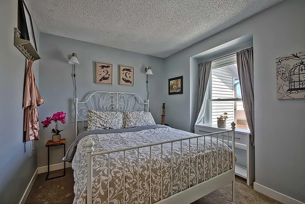 72 Deerpoint Road SE Calgary AB T2J 6M9