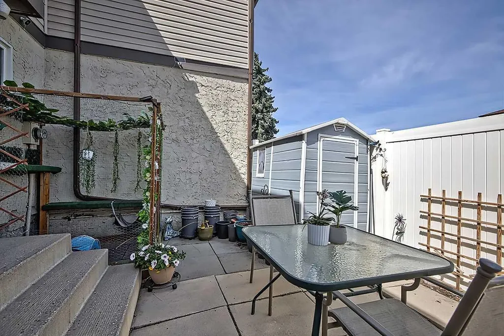 72 Deerpoint Road SE Calgary AB T2J 6M9