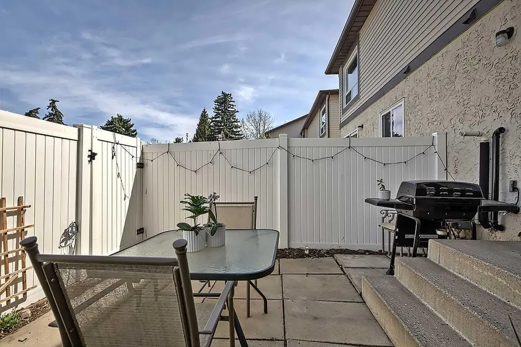72 Deerpoint Road SE Calgary AB T2J 6M9
