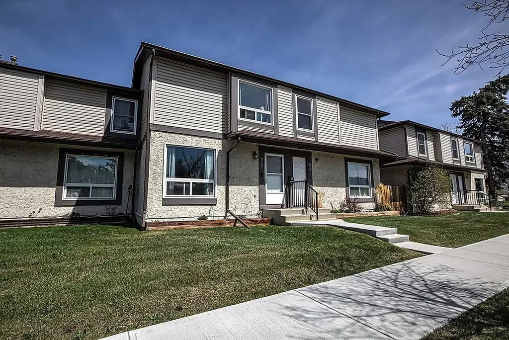 72 Deerpoint Road SE Calgary AB T2J 6M9