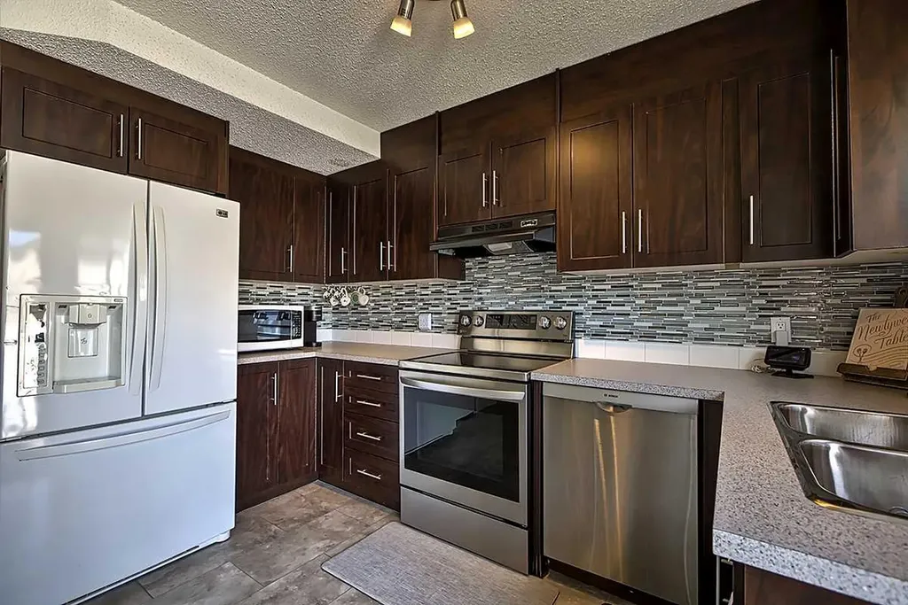 72 Deerpoint Road SE Calgary AB T2J 6M9