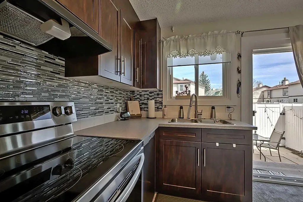 72 Deerpoint Road SE Calgary AB T2J 6M9