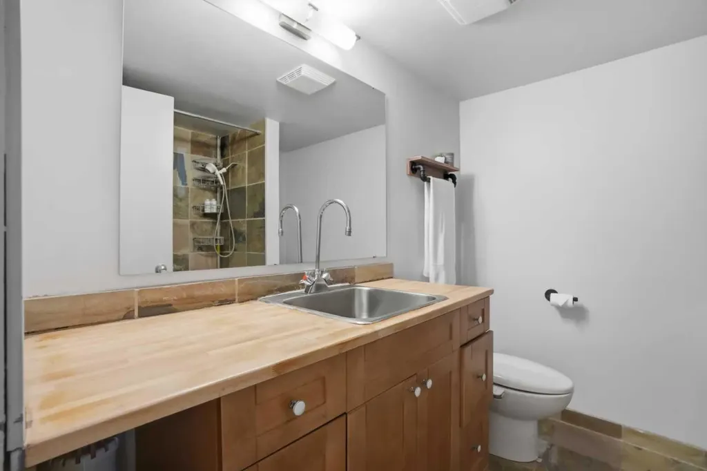 1821 17a Street SW Calgary AB T2T4R7